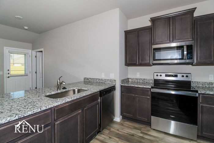 1617 Maroon Dr - Photo 3 of 24