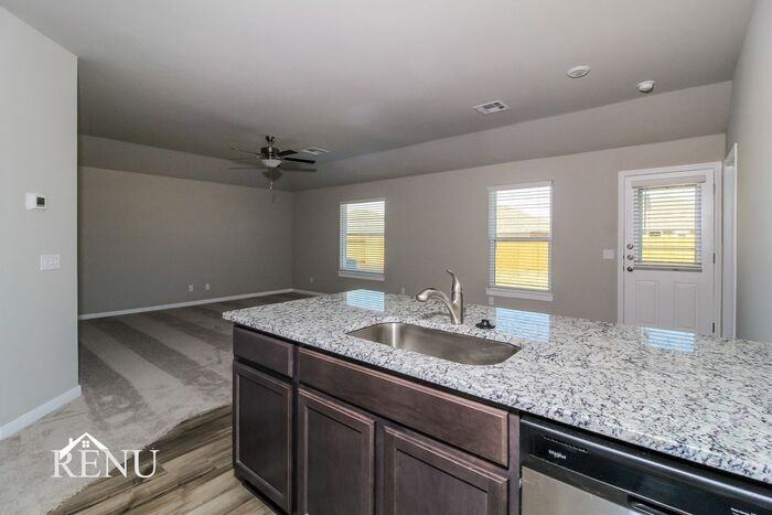 1617 Maroon Dr - Photo 4 of 24