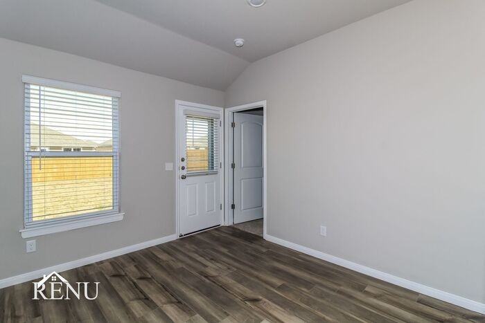 1617 Maroon Dr - Photo 5 of 24