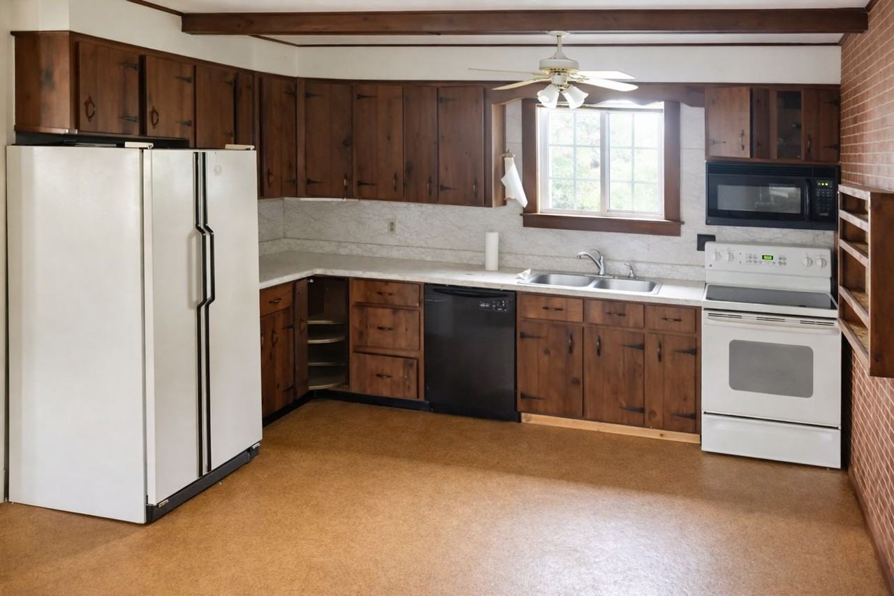 10 Walnut St - Photo 4 of 14