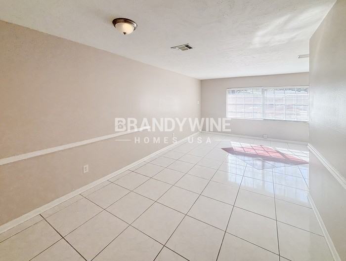 1608 Robin Ln - Photo 3 of 30