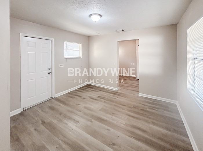 1608 Robin Ln - Photo 6 of 30