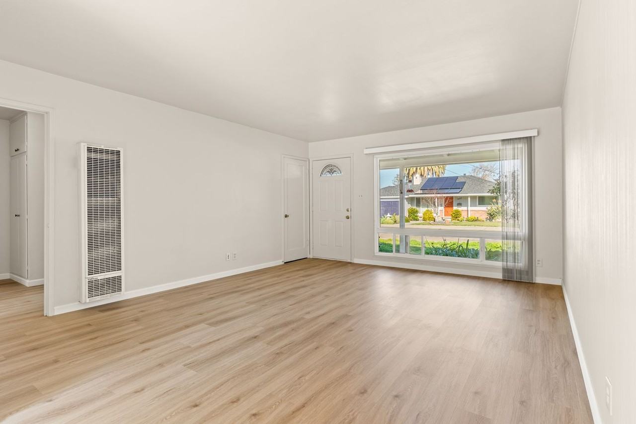 1642 Via Helena - Photo 5 of 23