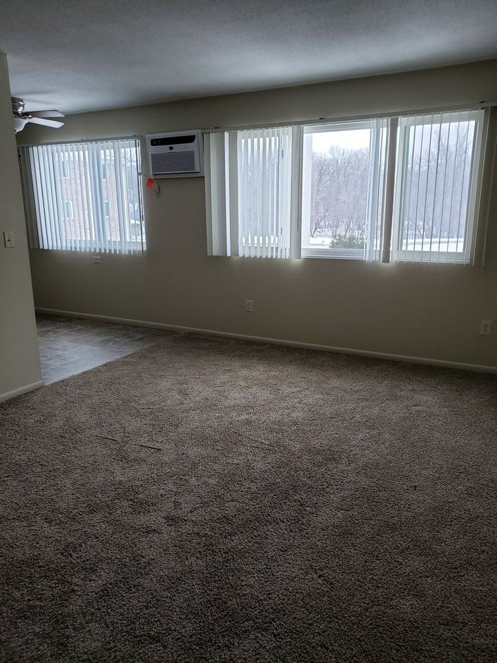 Colonial Apartments - Photo 2 of 13