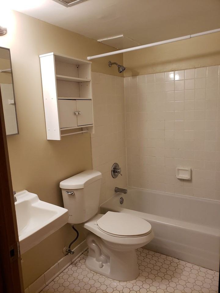 Colonial Apartments - Photo 6 of 13