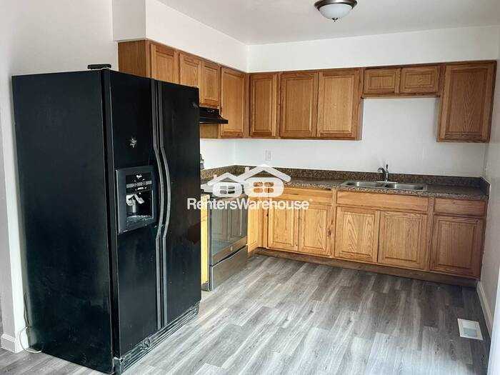 14910 Robins Dr - Photo 4 of 19