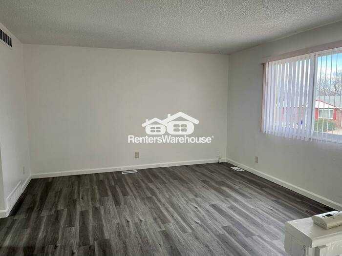 14910 Robins Dr - Photo 7 of 19