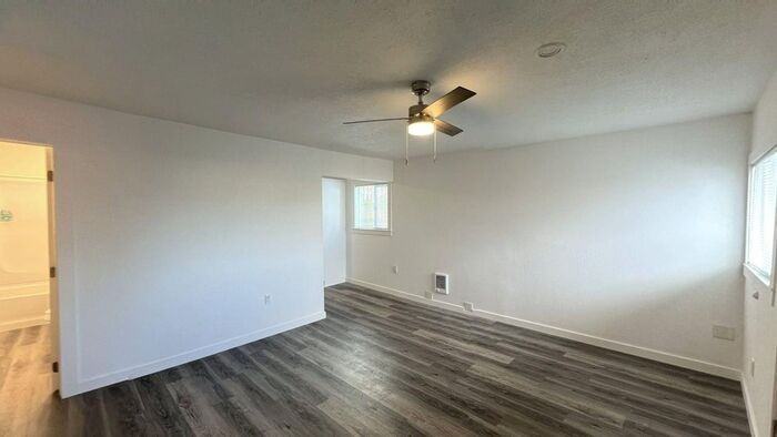 11518 Ne Sandy Blvd #9 - Photo 5 of 20