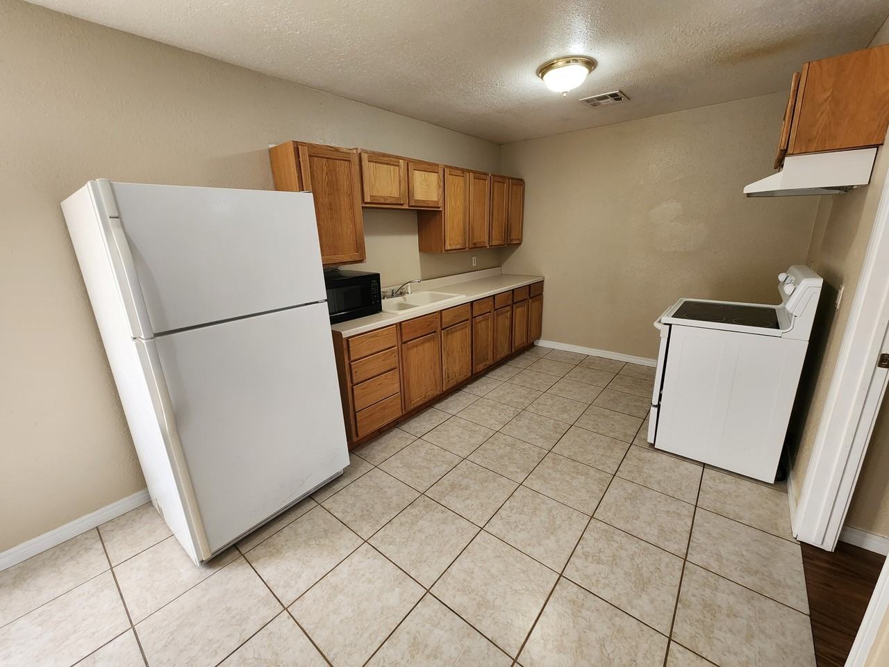 218 E 14th St #1 - Photo 5 of 10