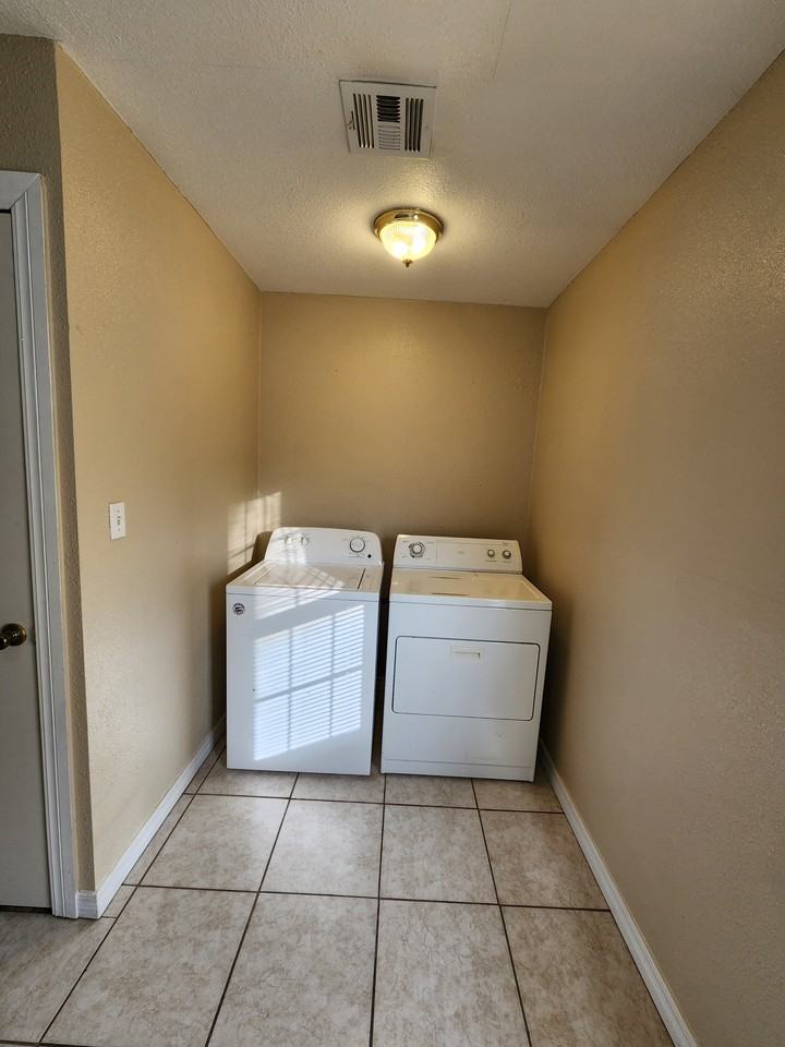 218 E 14th St #1 - Photo 6 of 10