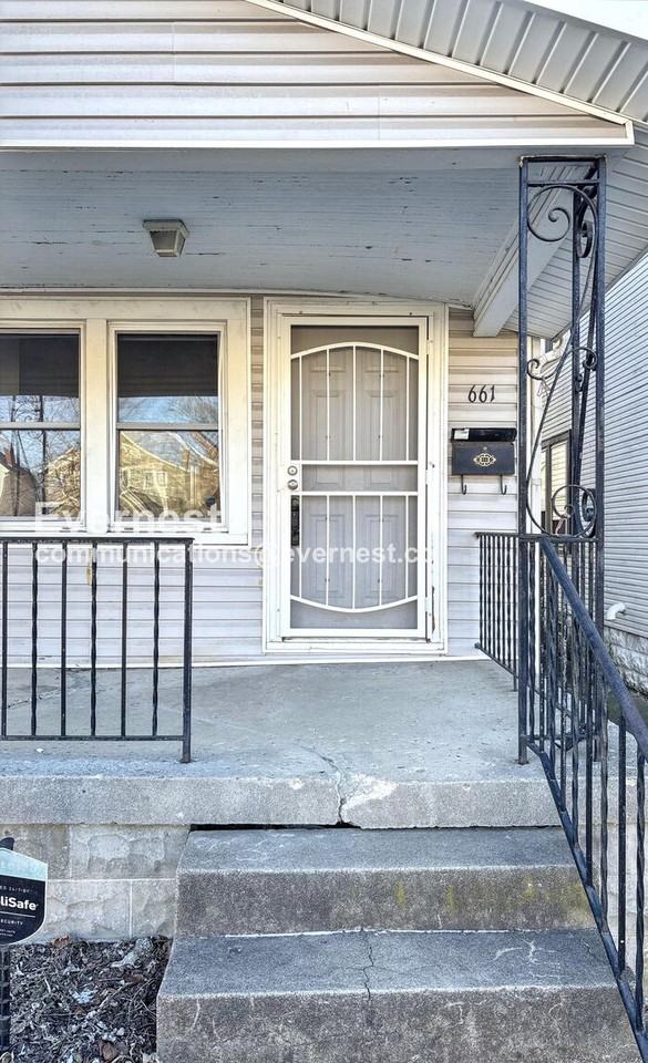 661 S Burgess Ave - Photo 3 of 49