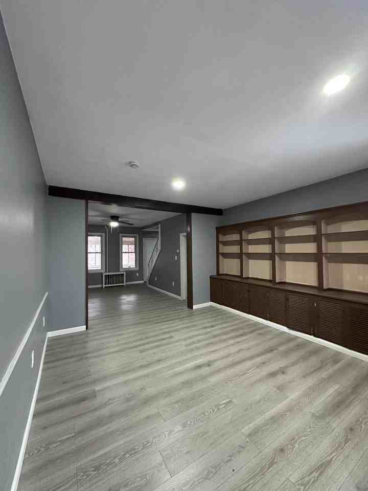 81 Ashley St - Photo 2 of 20