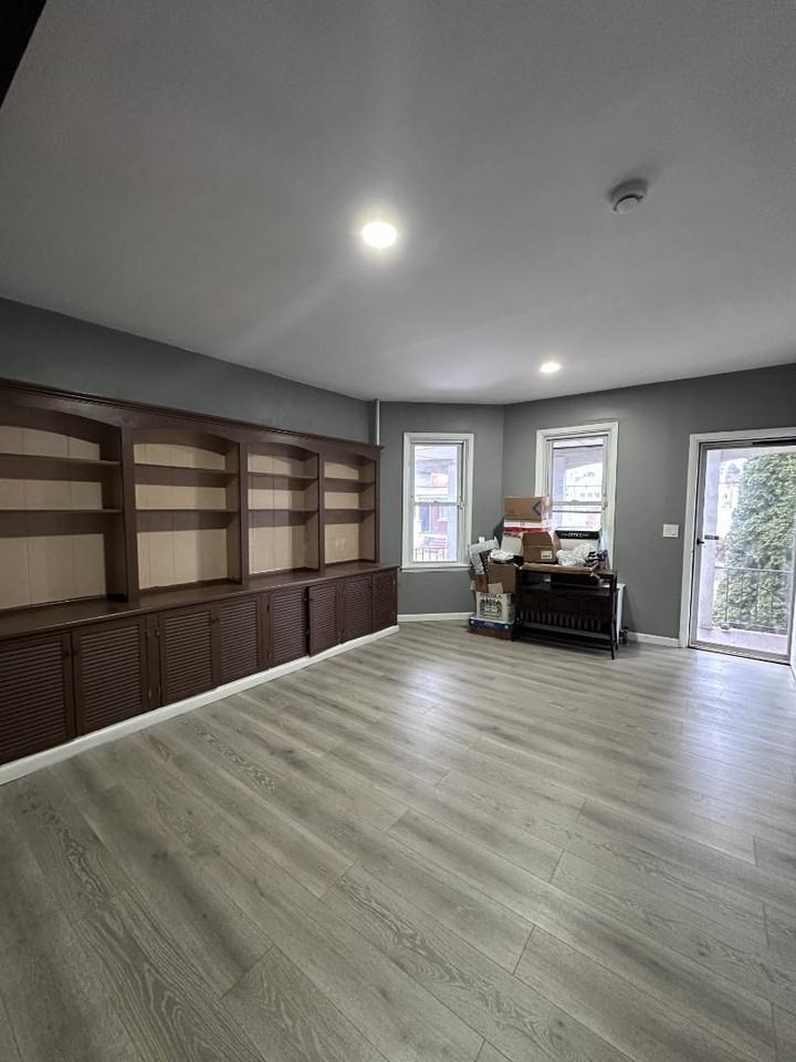 81 Ashley St - Photo 4 of 20