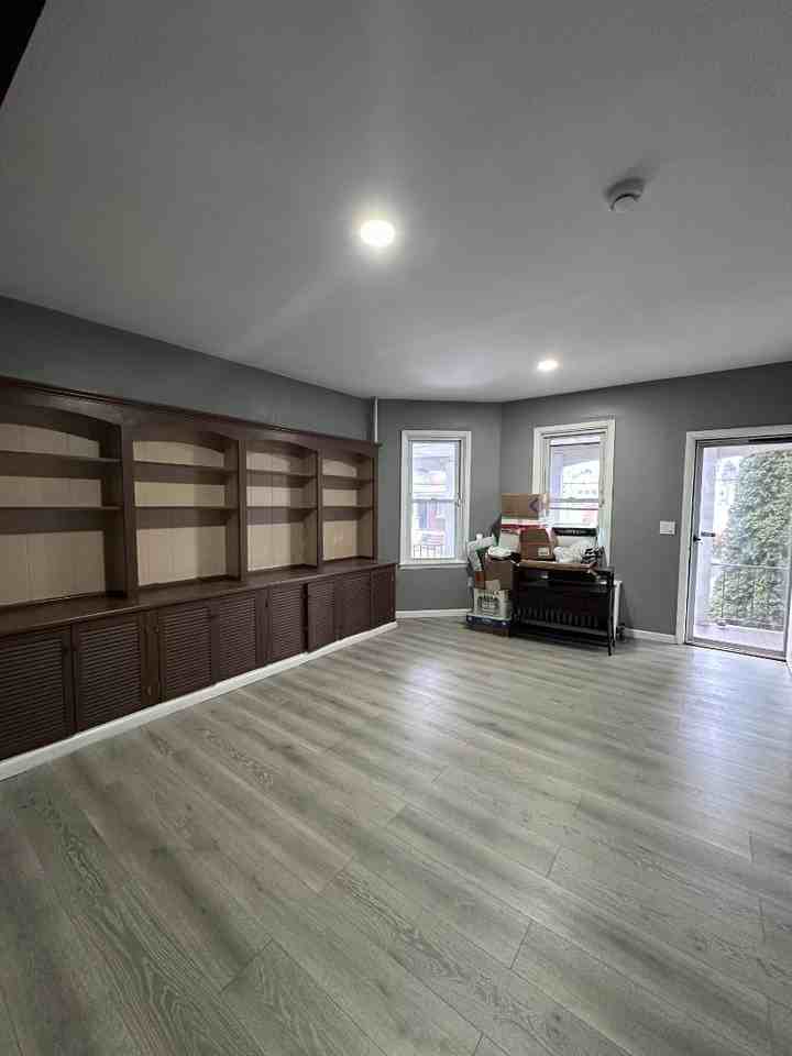 81 Ashley St - Photo 5 of 20