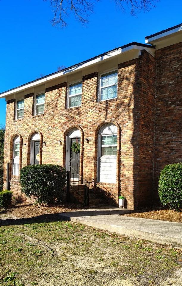 Old English - Photo 5 of 6