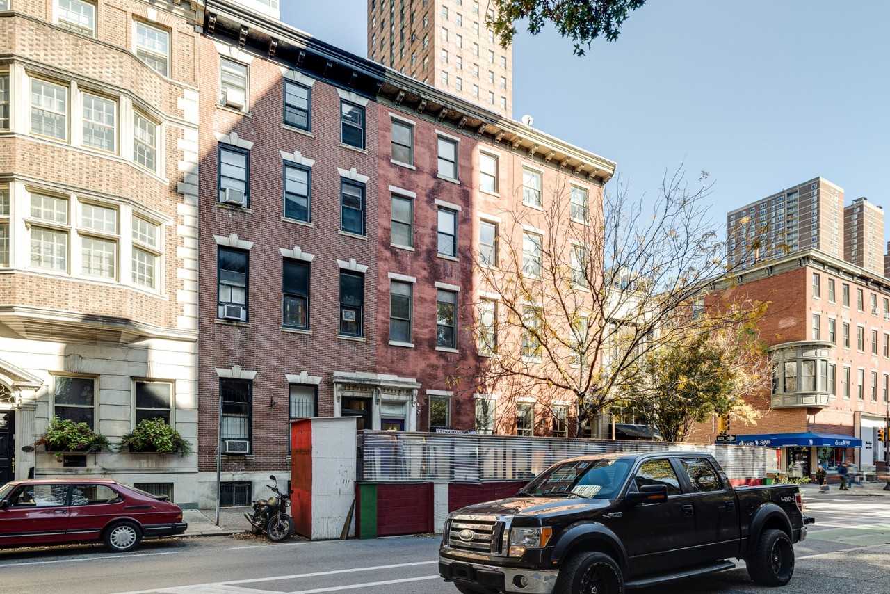 1705 Spruce Street - Photo 4 of 26