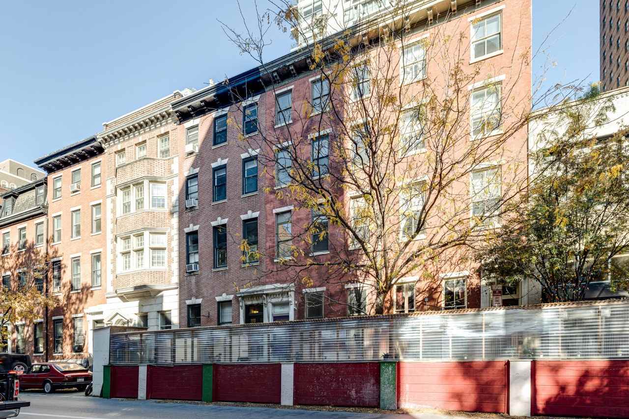 1705 Spruce Street - Photo 6 of 26