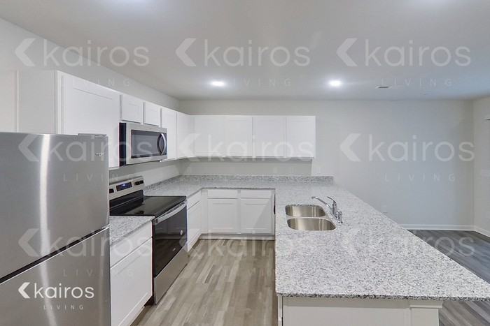 2537 Provence Dr Se - Photo 2 of 4