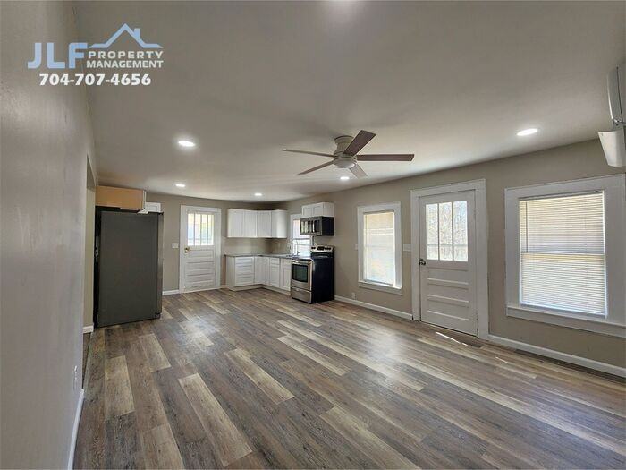 2414 Idlewood Dr - Photo 3 of 15