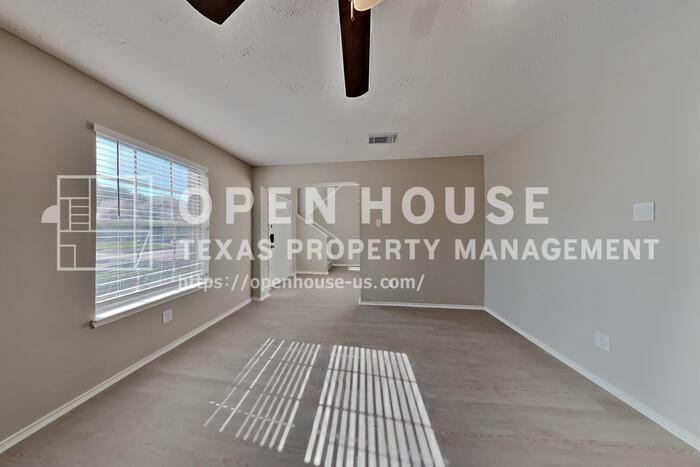 18607 Twigsworth Ln - Photo 4 of 24