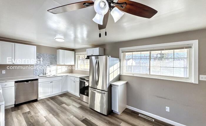 3523 Roswell Dr - Photo 3 of 23