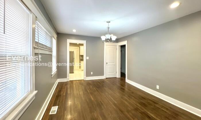 3421 Indiana Ave - Photo 5 of 19