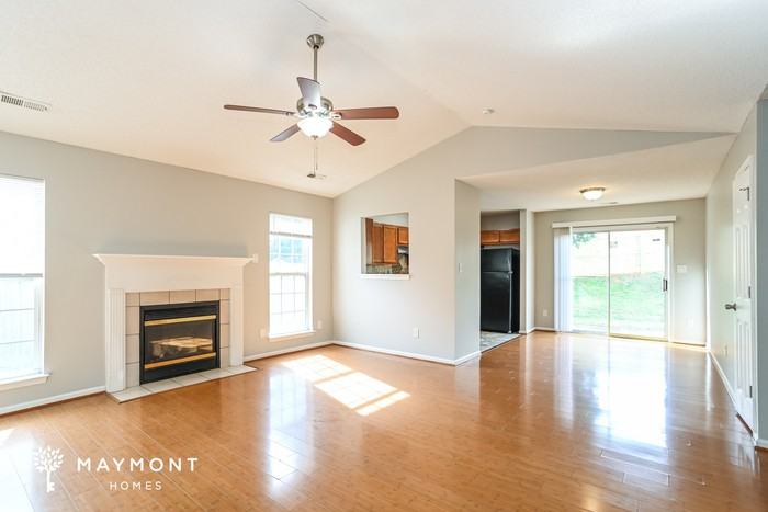 2428 Fairstone Ave - Photo 4 of 10