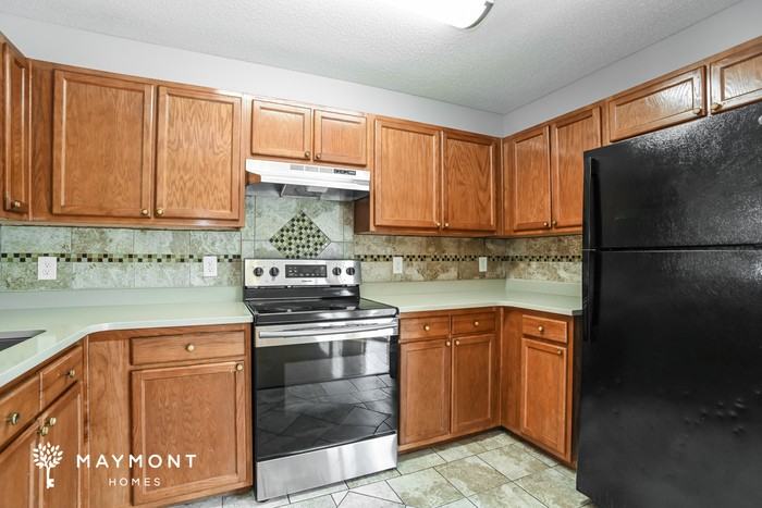 2428 Fairstone Ave - Photo 6 of 10