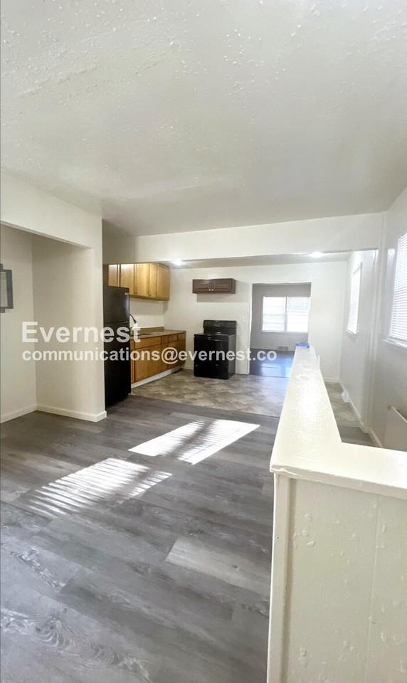 2811 E 58th St - Photo 3 of 20