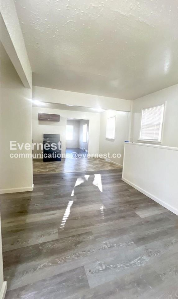 2811 E 58th St - Photo 4 of 20