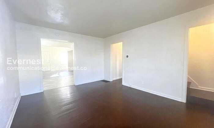 2811 E 58th St - Photo 7 of 20