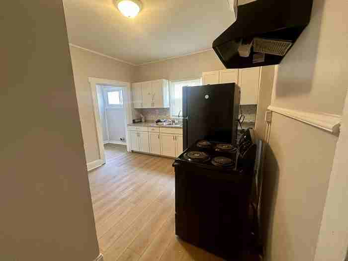 323 N Gladstone Ave - Photo 4 of 12