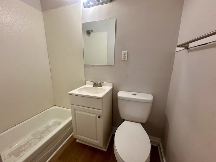 323 N Gladstone Ave - Photo 6 of 12