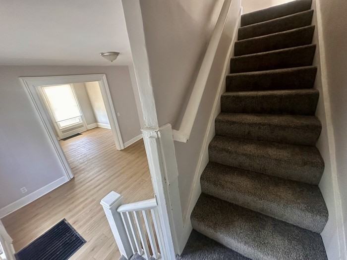 323 N Gladstone Ave - Photo 7 of 12