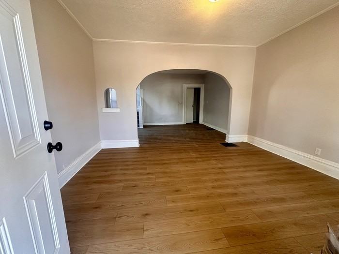 325 N Gladstone Ave - Photo 2 of 16
