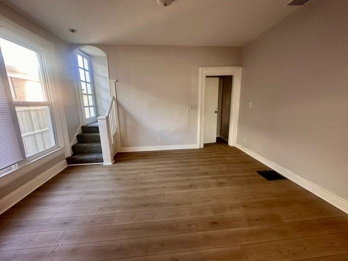 325 N Gladstone Ave - Photo 3 of 16