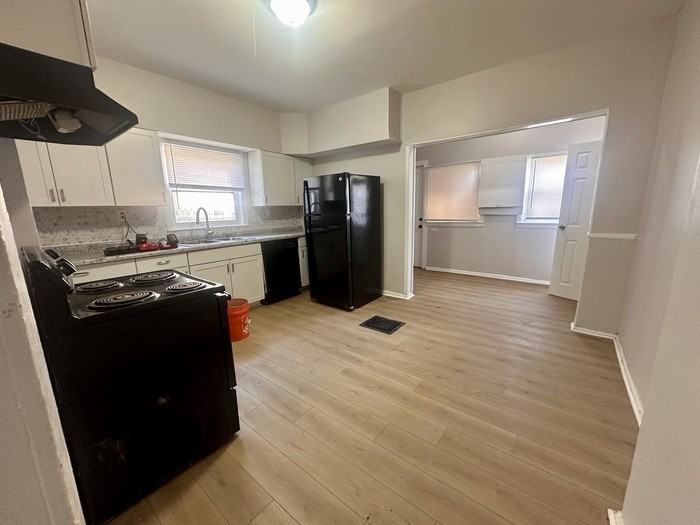 325 N Gladstone Ave - Photo 4 of 16
