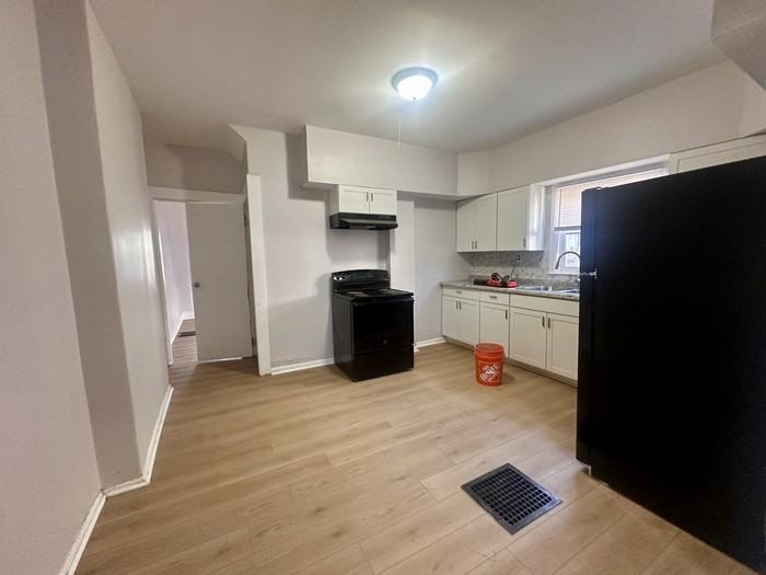 325 N Gladstone Ave - Photo 5 of 16