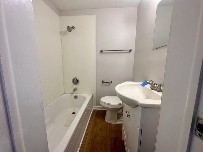 325 N Gladstone Ave - Photo 6 of 16