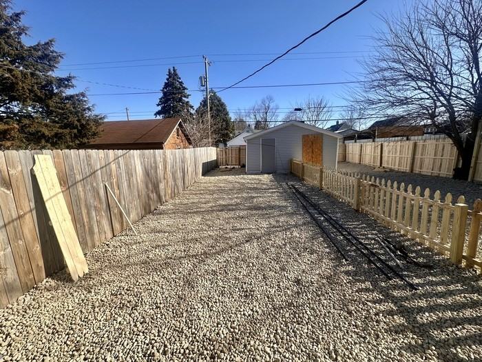 325 N Gladstone Ave - Photo 7 of 16