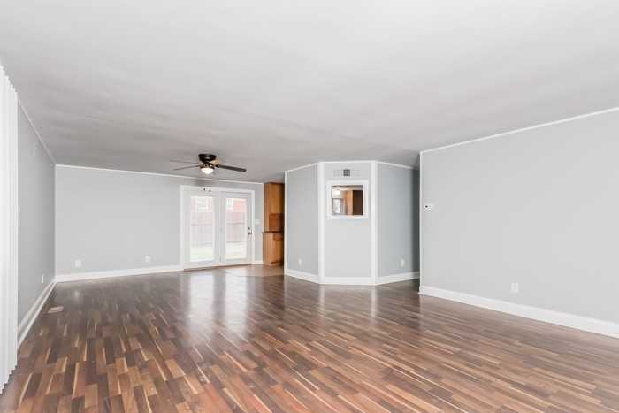 403 Brownstone Dr - Photo 3 of 11