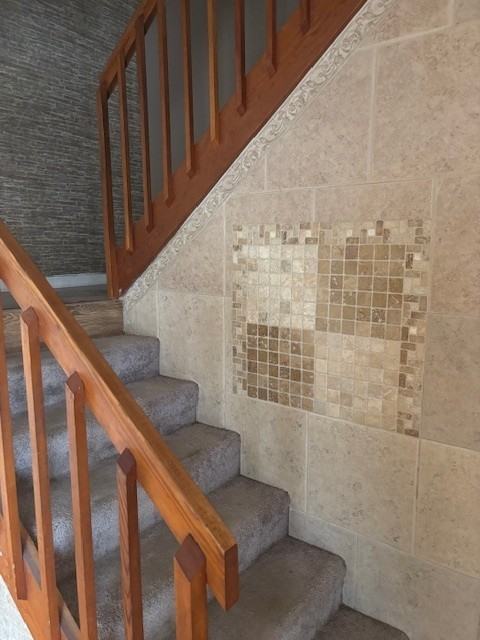 Royal Dr - Photo 5 of 12