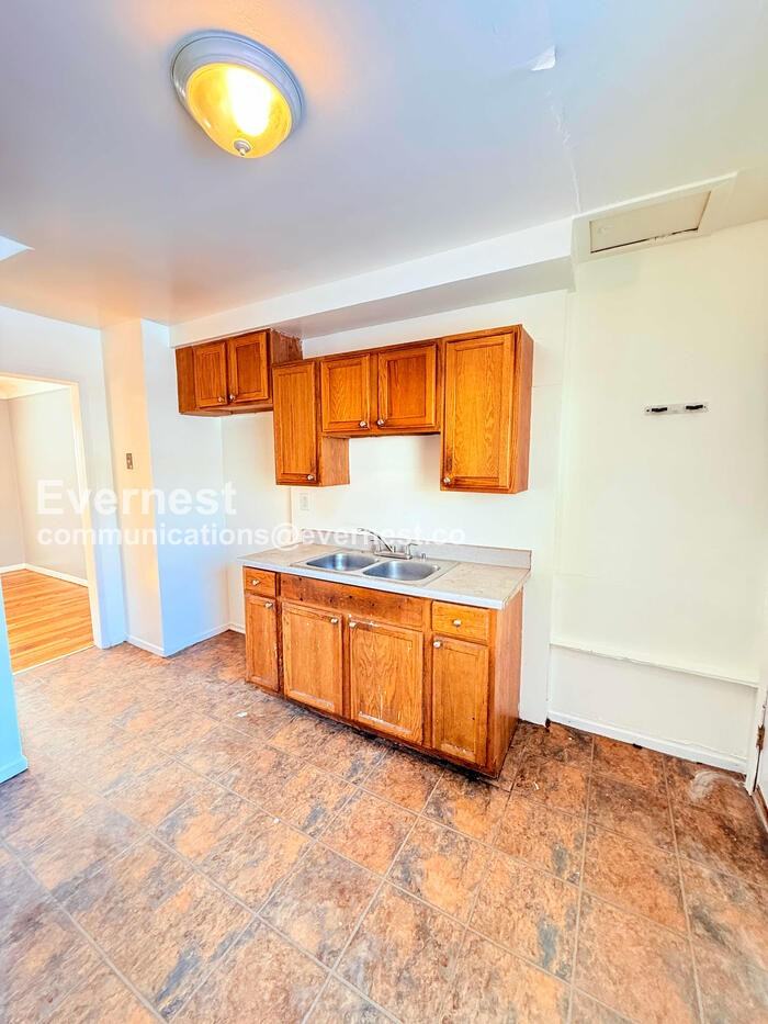 17143 Ontario St - Photo 2 of 25