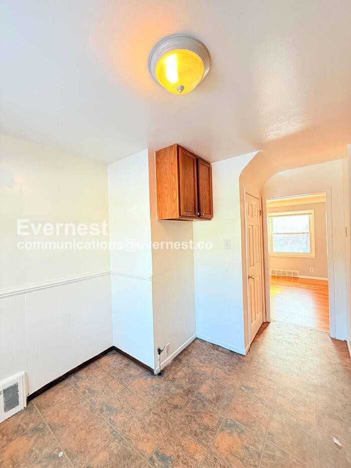 17143 Ontario St - Photo 5 of 25