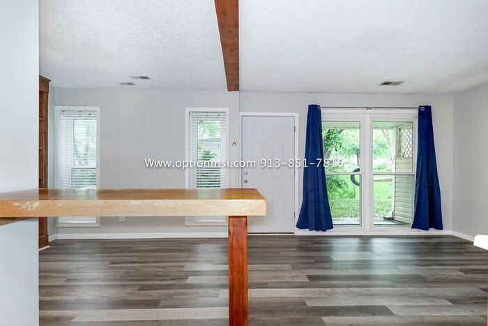 2504 University Dr - Photo 2 of 33