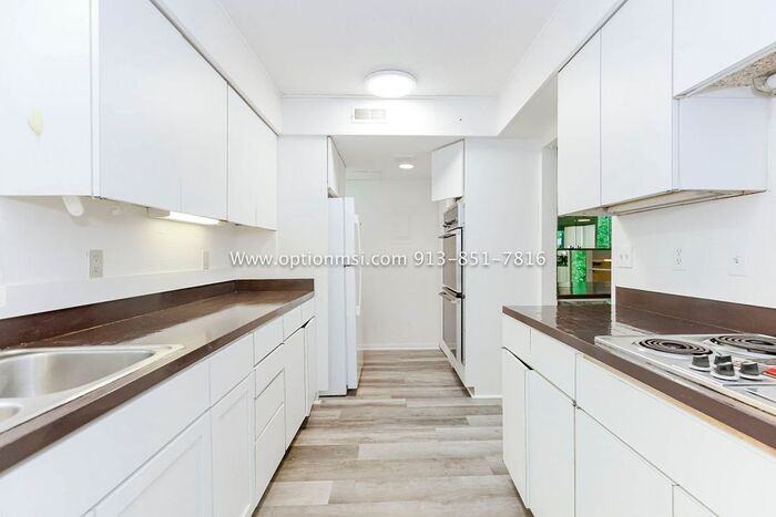 2504 University Dr - Photo 5 of 33