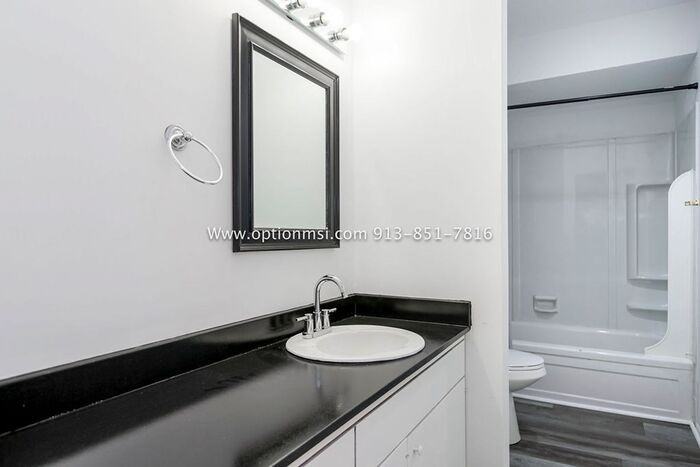 2504 University Dr - Photo 6 of 33