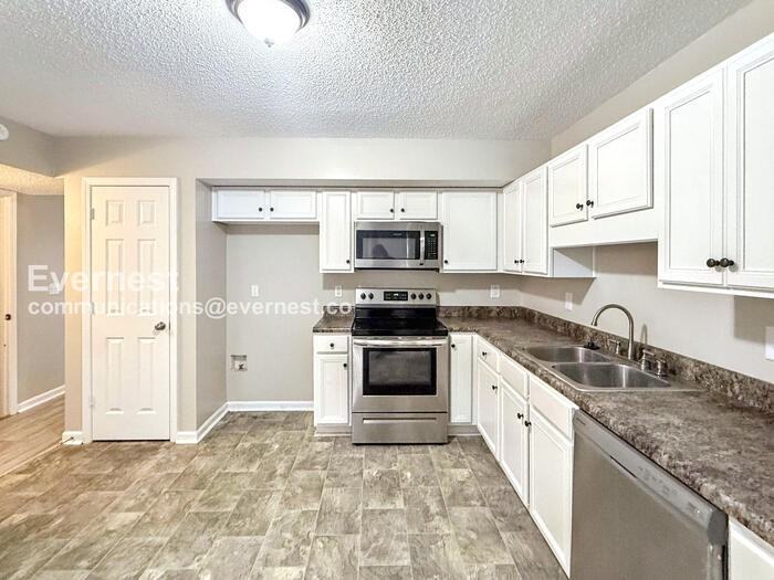 5259 Falling Creek Ln - Photo 2 of 18