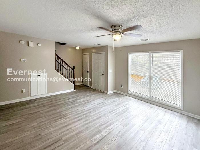 5259 Falling Creek Ln - Photo 4 of 18