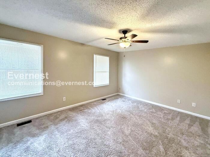 5259 Falling Creek Ln - Photo 7 of 18